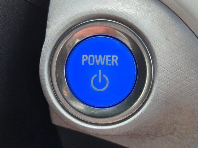 Used 2020 Chevrolet Bolt Premier w/ Infotainment Package FWD image 26