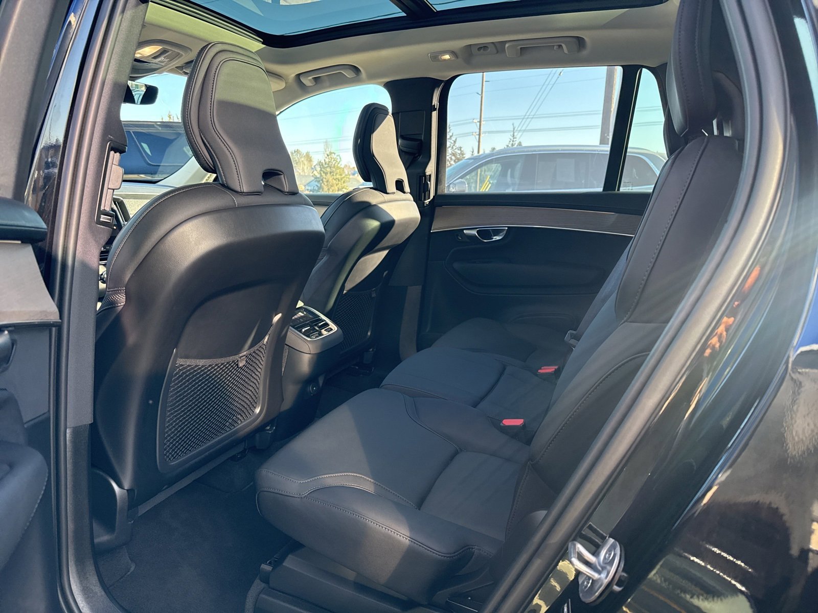 Certified 2025 Volvo XC90 B6 Plus image 9