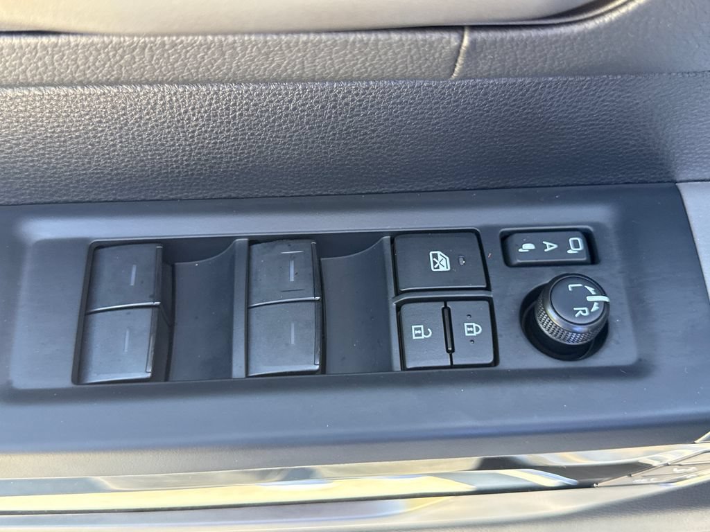 Used 2025 Toyota Tundra Limited AWD/4WD image 14