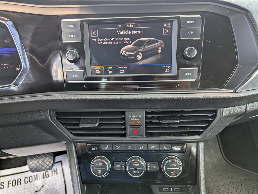 Used 2023 Volkswagen Jetta SE image 21