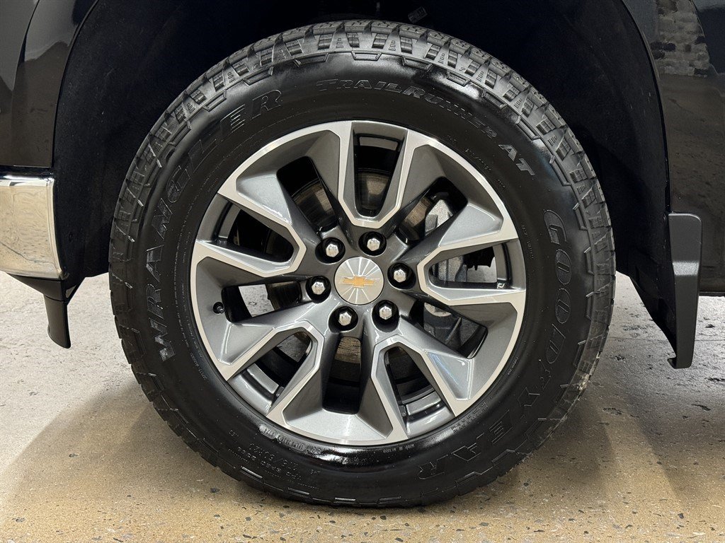 Used 2025 Chevrolet Silverado 1500 LT w/ Safety Package AWD/4WD image 6