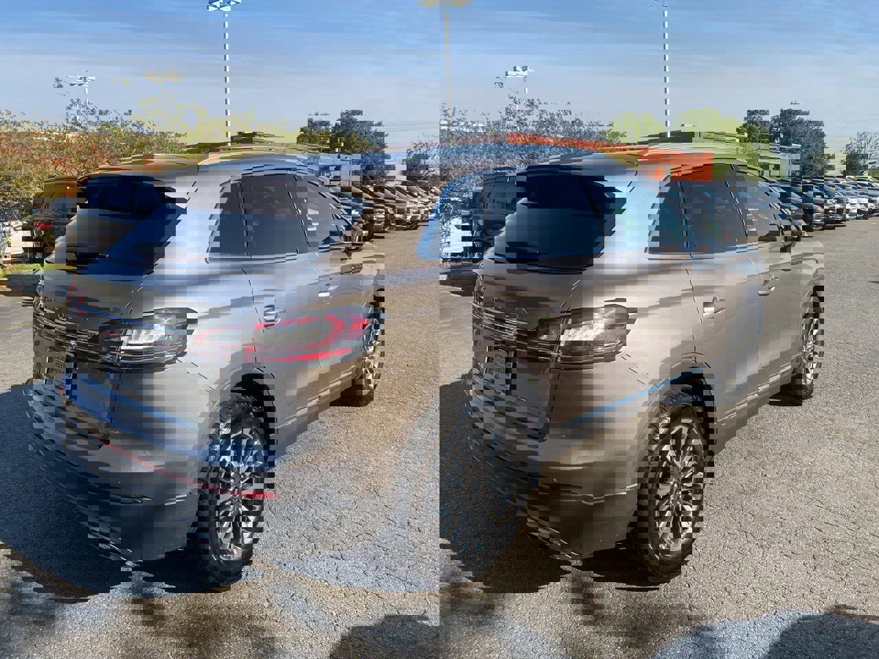 Used 2021 Lincoln Nautilus FWD w/ Equipment Group 101A image 5