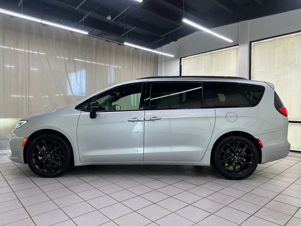 Used 2026 Chrysler Pacifica Limited w/ S Appearance Package FWD image 8
