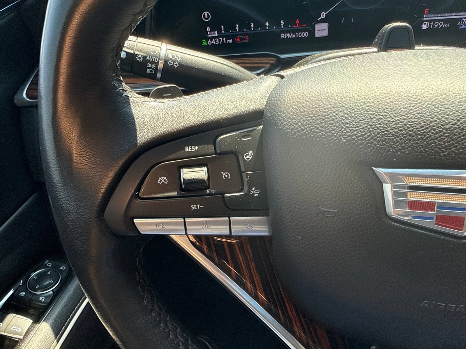 Used 2023 Cadillac Escalade Premium Luxury AWD/4WD image 40