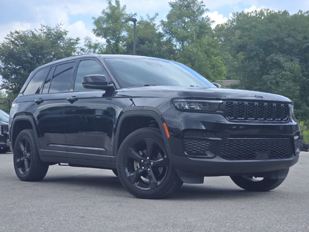 Used 2023 Jeep Grand Cherokee Altitude