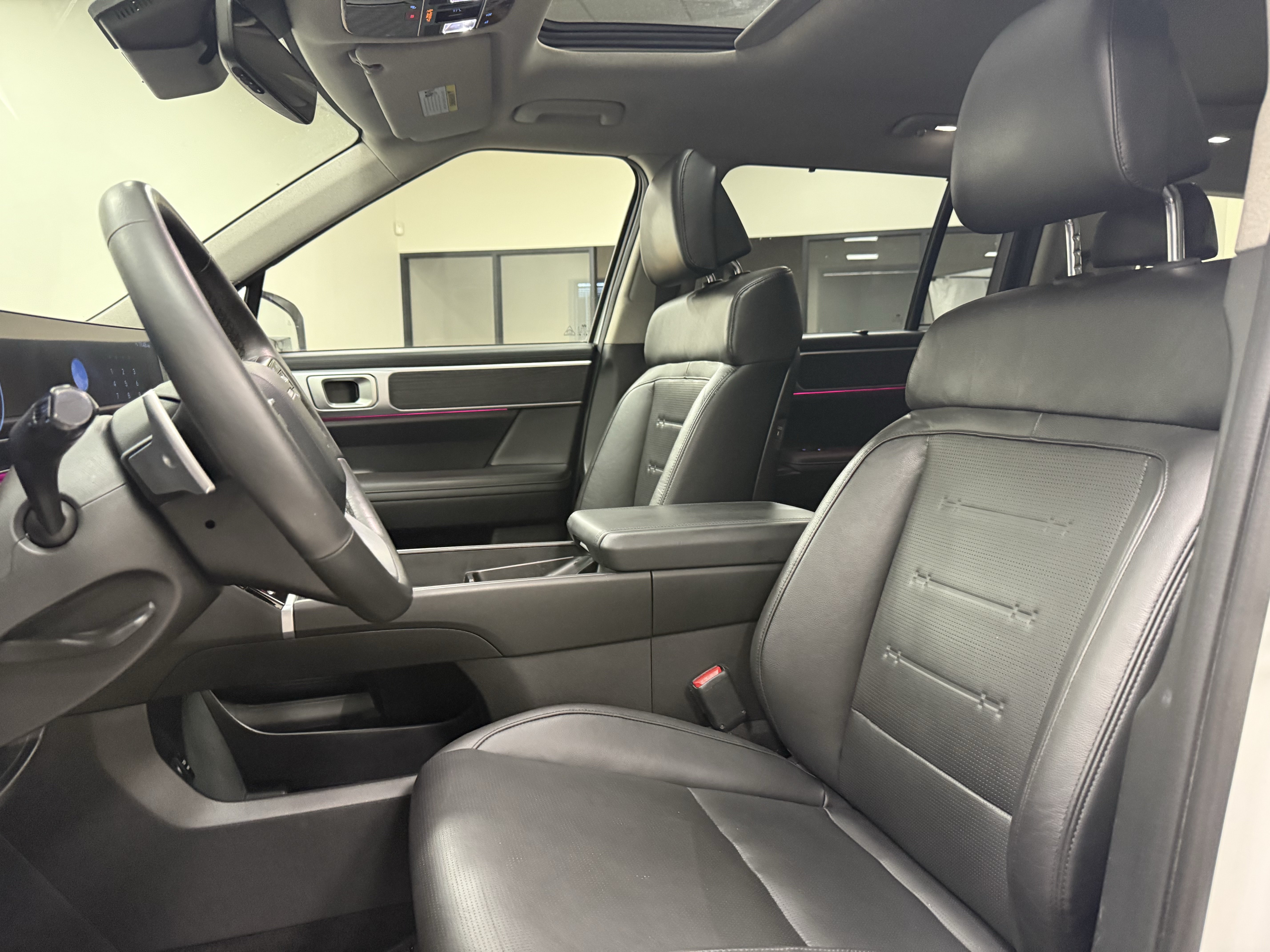 Used 2025 Hyundai Santa Fe Limited FWD image 13
