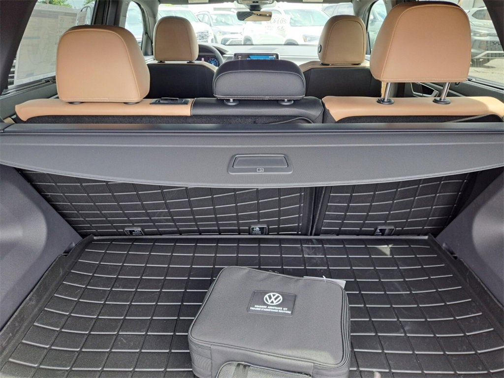 New 2026 Volkswagen Atlas Cross Sport SEL R-Line image 29