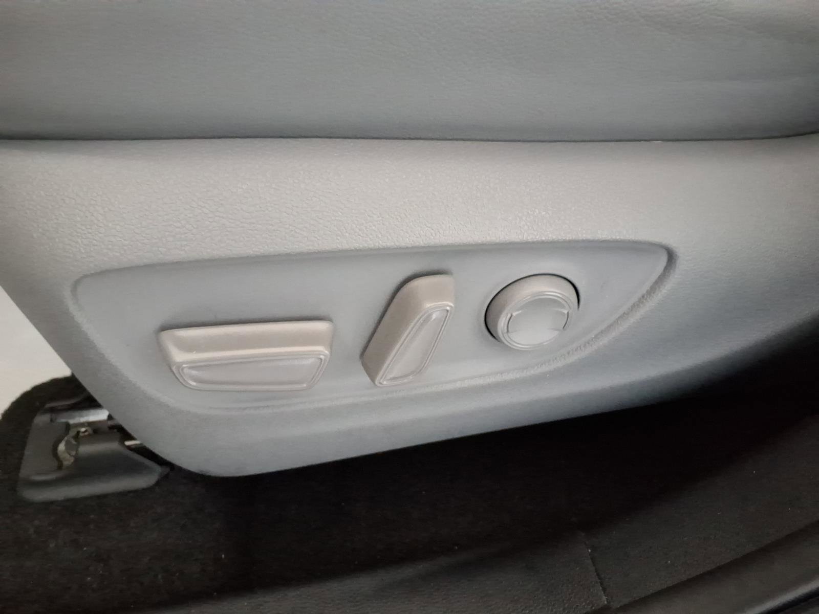 Used 2023 Toyota Highlander XLE AWD/4WD image 20