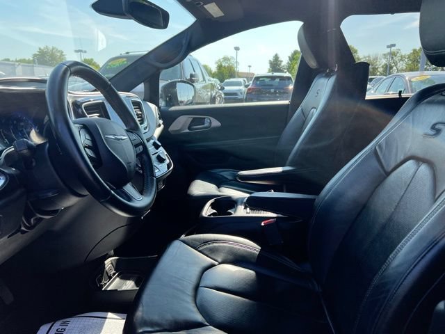 Used 2018 Chrysler Pacifica Touring-L Plus w/ S Appearance Package FWD image 16