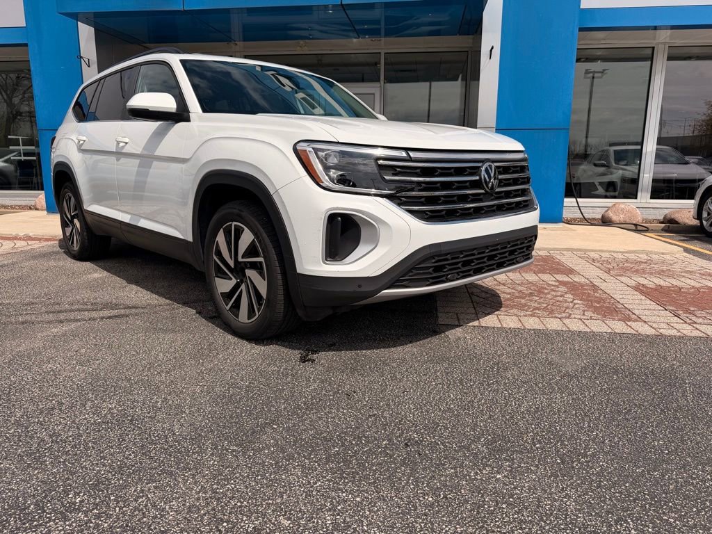 Used 2024 Volkswagen Atlas SE AWD/4WD image 2