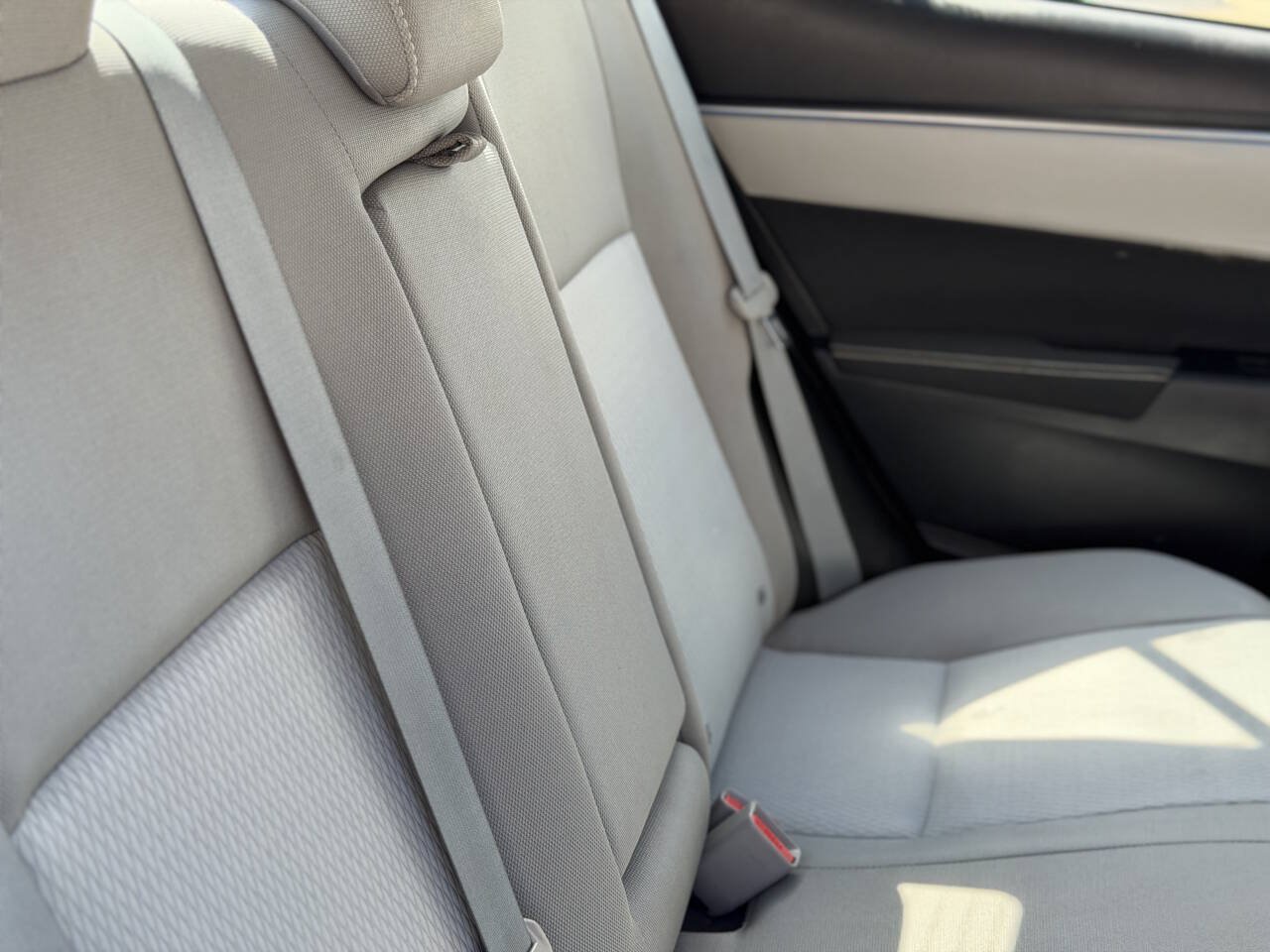 Used 2016 Toyota Corolla LE FWD image 14