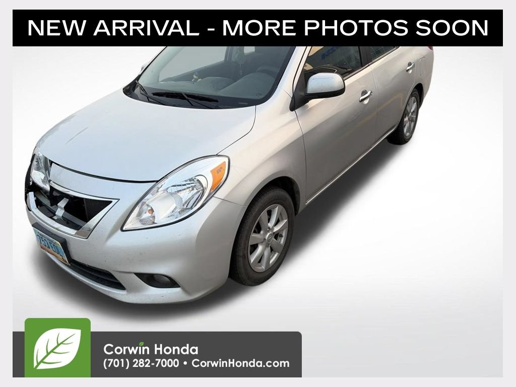 Used 2013 Nissan Versa FWD image 1