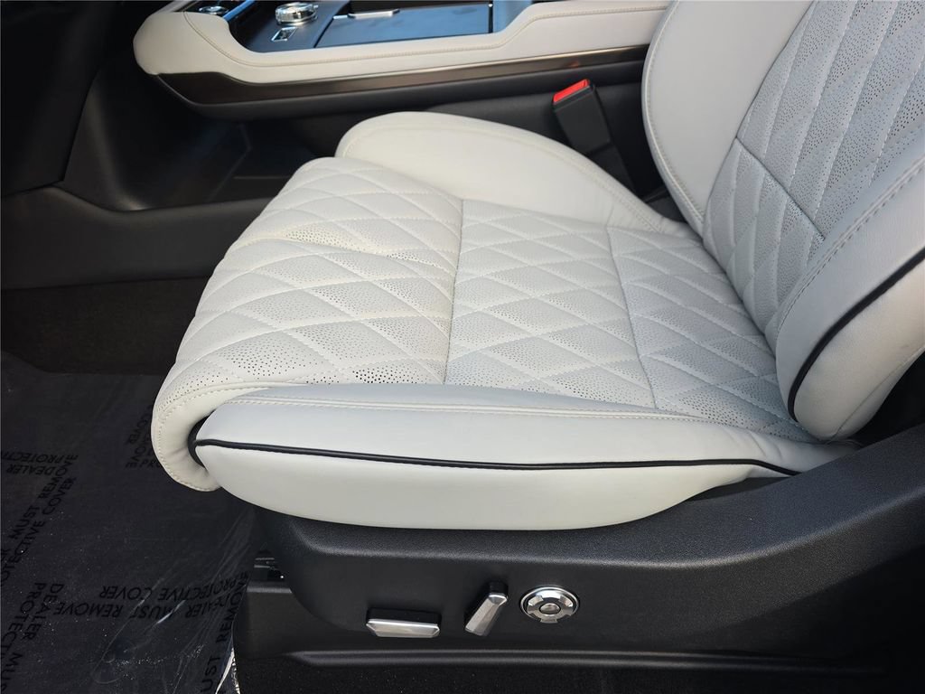 New 2026 Lincoln Navigator L Black Label AWD/4WD image 21