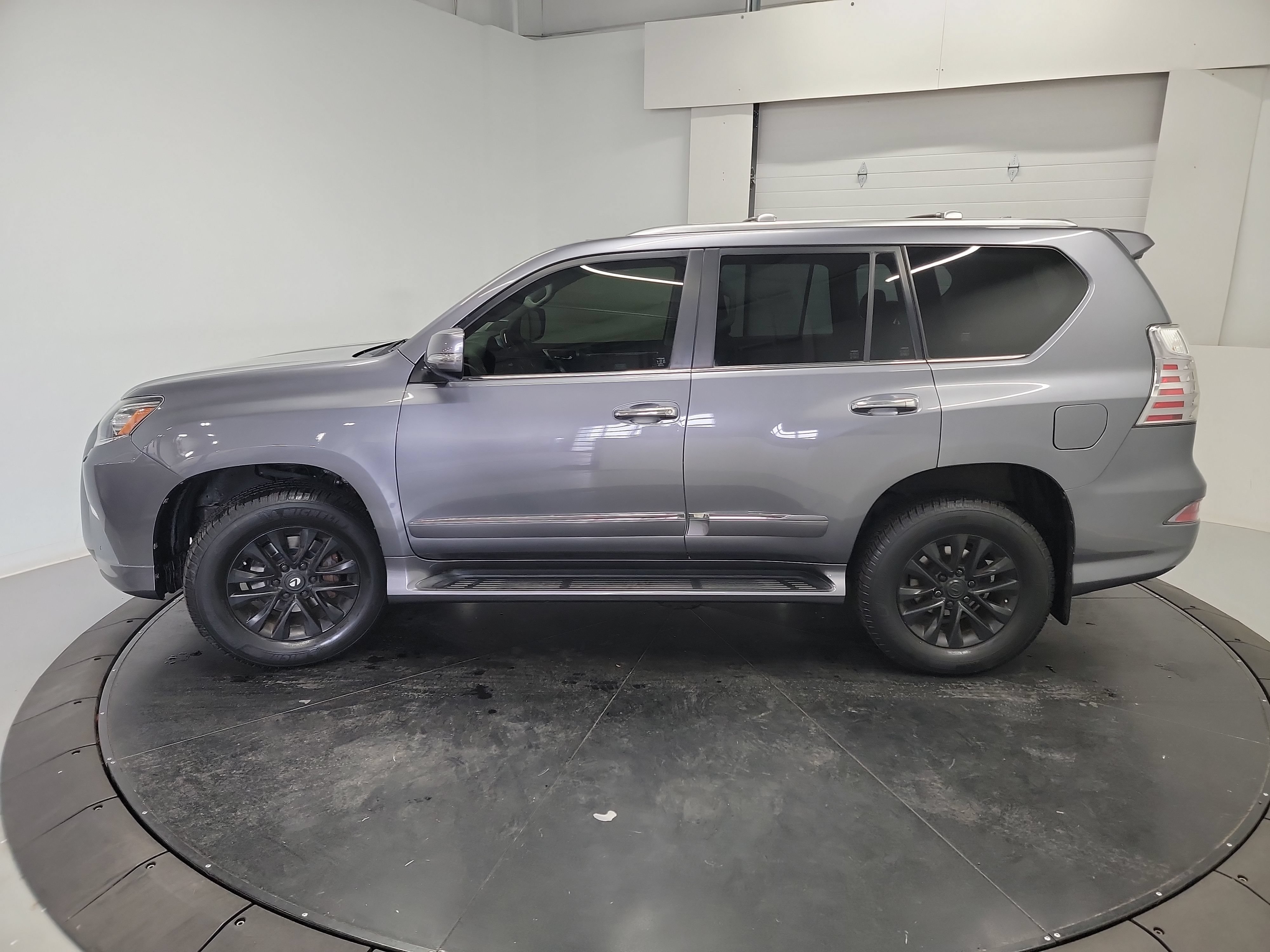 Used 2016 Lexus GX 460 w/ Premium Package AWD/4WD image 4