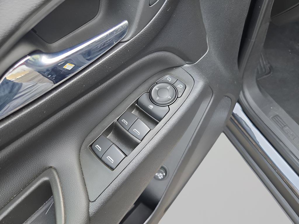 Used 2023 Chevrolet Equinox LT image 19