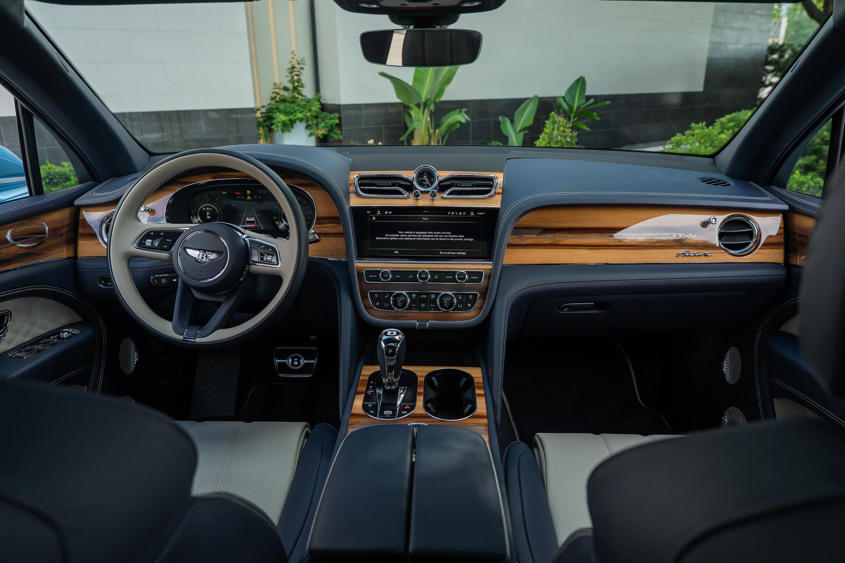 Certified 2025 Bentley Bentayga Extended Wheelbase AWD/4WD image 4