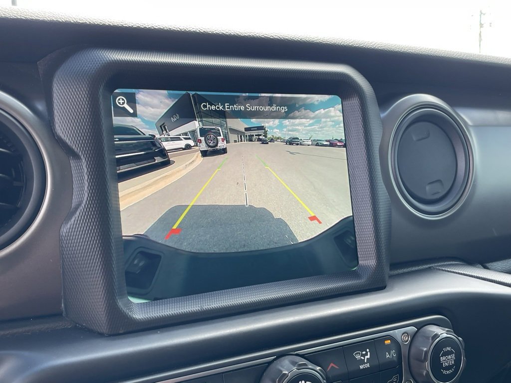 Used 2022 Jeep Gladiator Sport image 15