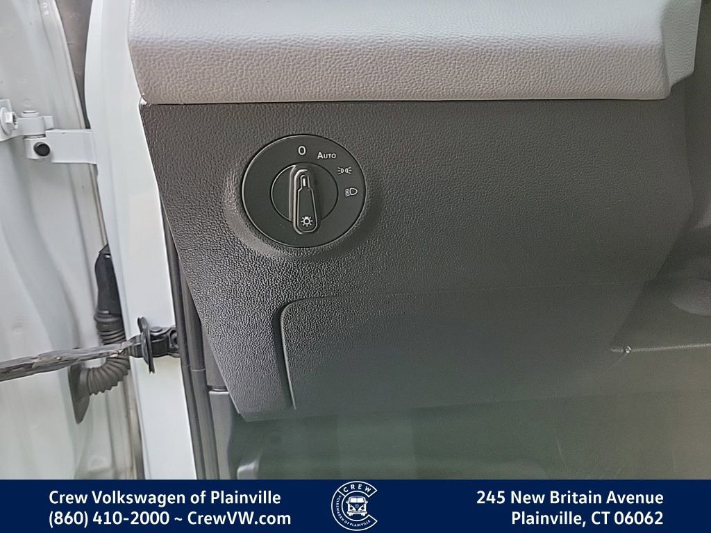 Certified 2022 Volkswagen Taos SE w/ Driver Assistance Package image 42