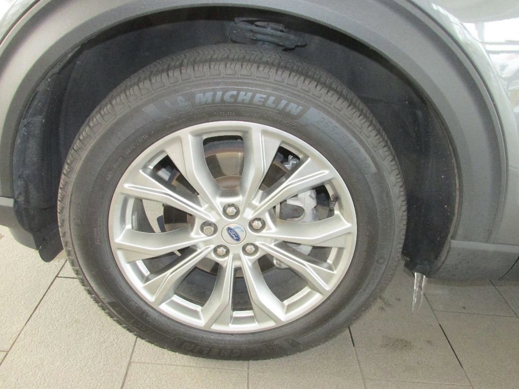 Used 2024 Ford Explorer XLT w/ Equipment Group 202A image 12