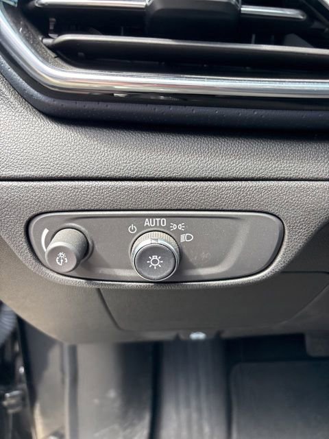Used 2023 Chevrolet Bolt EUV Premier w/ Sun & Sound Package FWD image 22