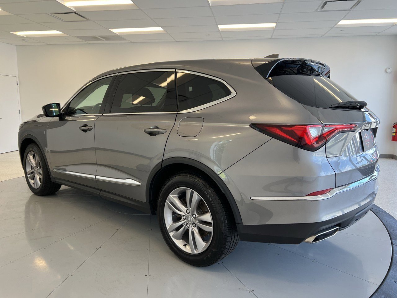 Used 2023 Acura MDX SH-AWD image 5