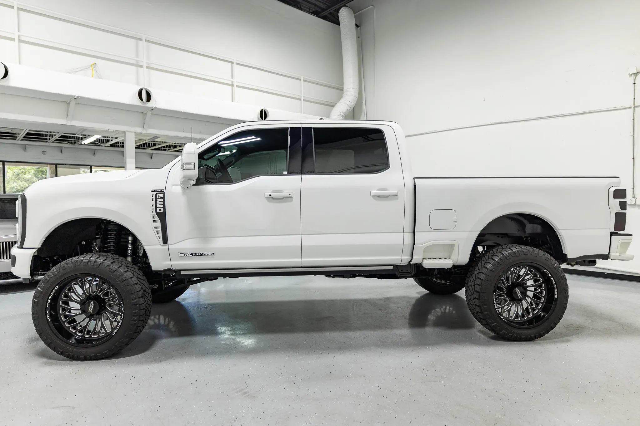 Used 2025 Ford F250 Platinum AWD/4WD image 11