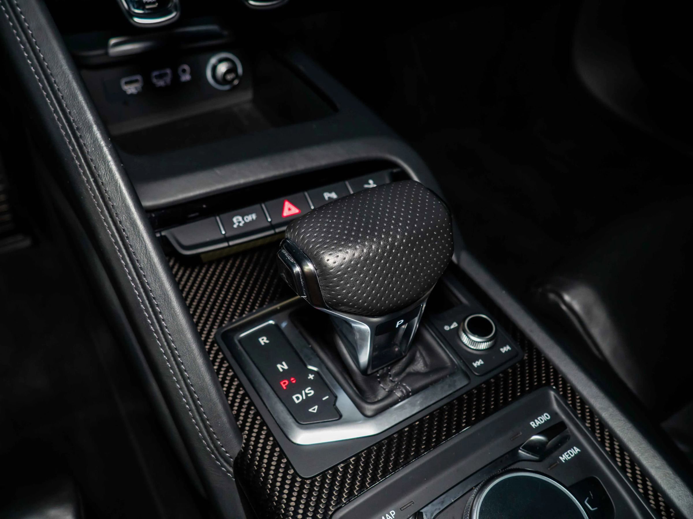 Used 2018 Audi R8 V10 w/ Premium Package image 27