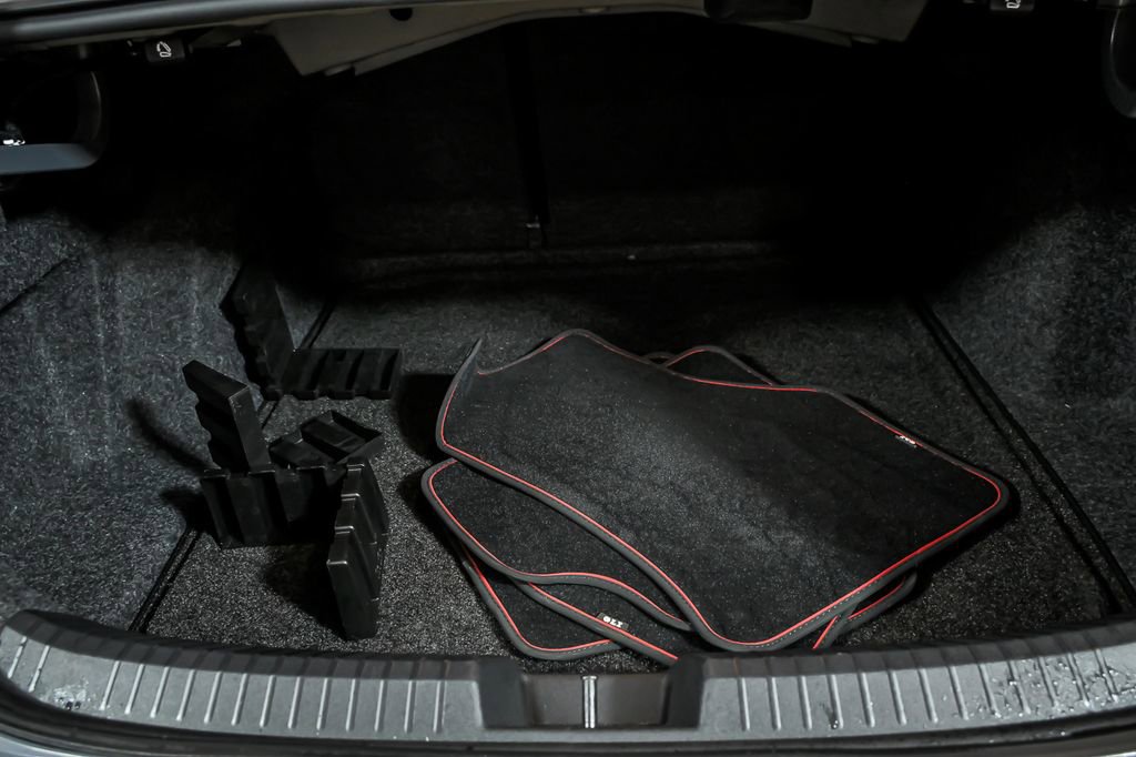 Used 2023 Volkswagen Jetta GLI Autobahn image 9