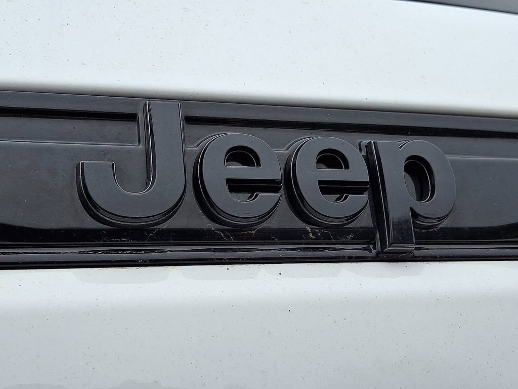 Used 2023 Jeep Grand Cherokee Limited w/ Luxury Tech Group II image 34