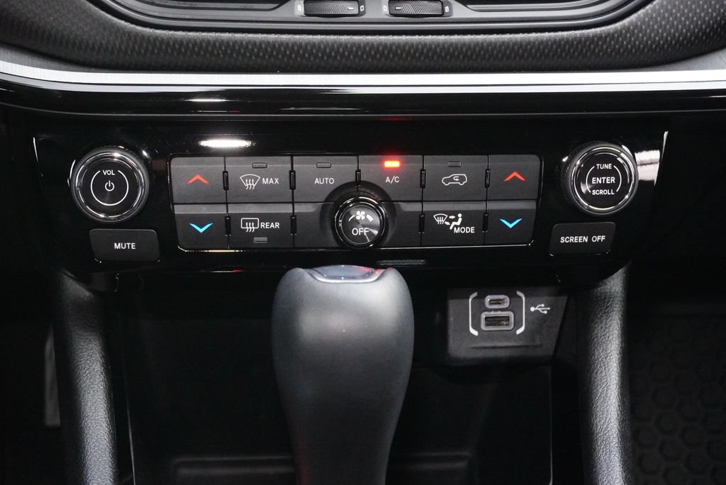Used 2025 Jeep Compass Trailhawk w/ Trailhawk Elite Group AWD/4WD image 14