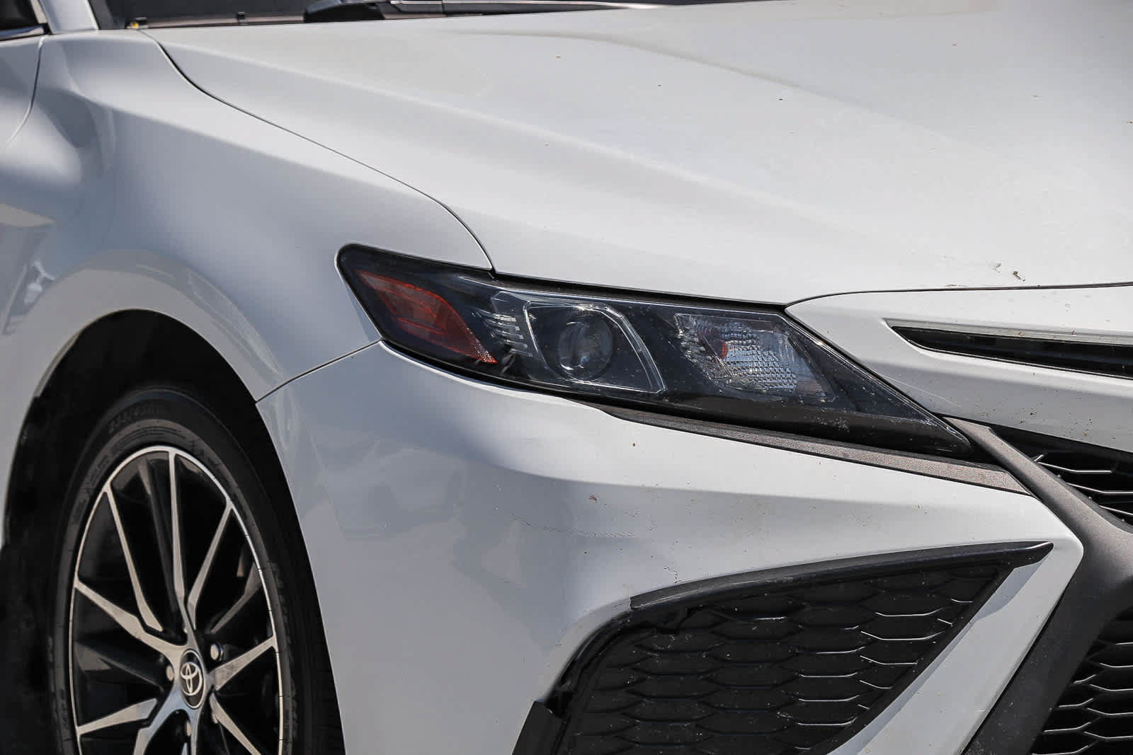Used 2022 Toyota Camry SE FWD image 4