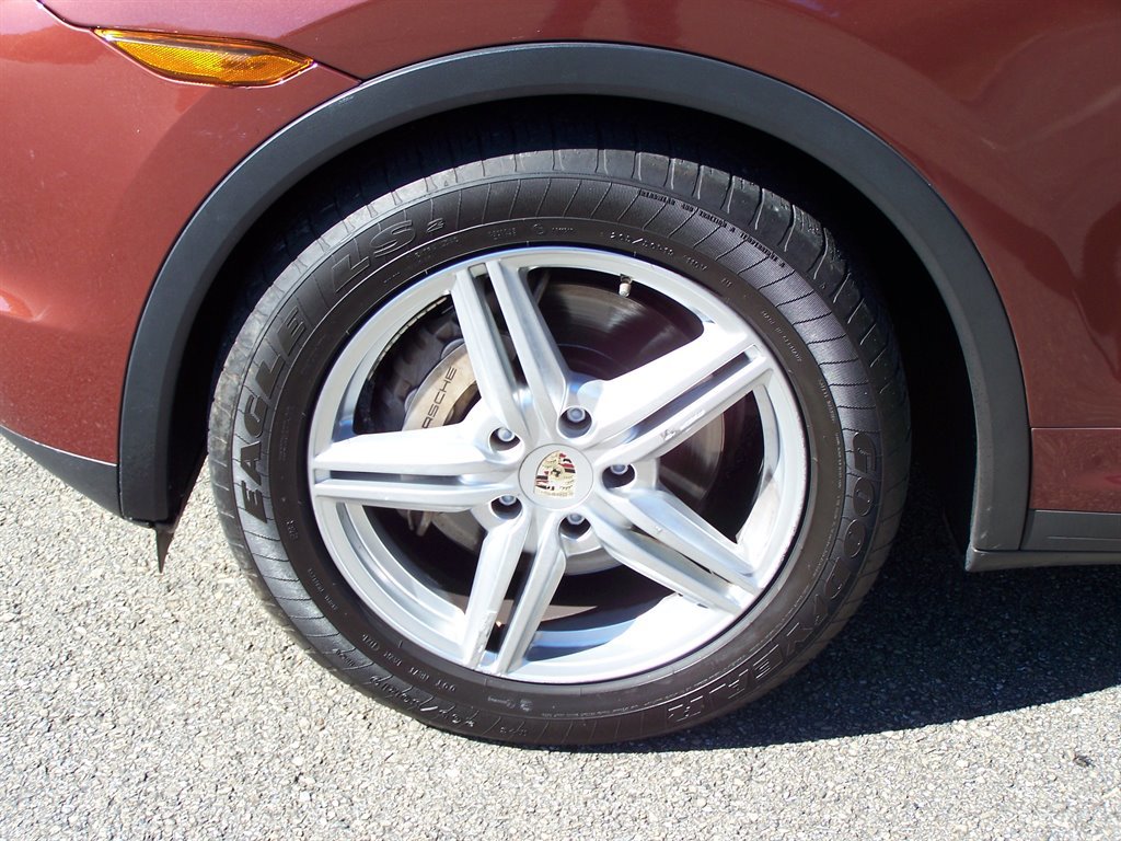 Used 2012 Porsche Cayenne S image 14
