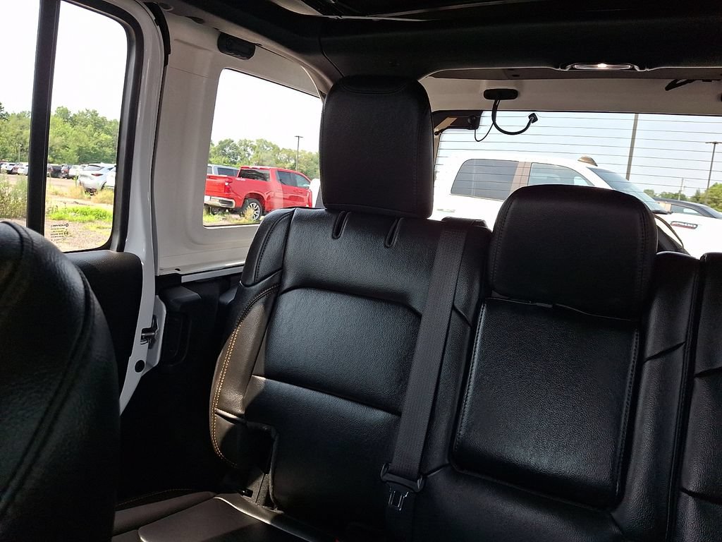 Used 2025 Jeep Wrangler Unlimited Sahara AWD/4WD image 19