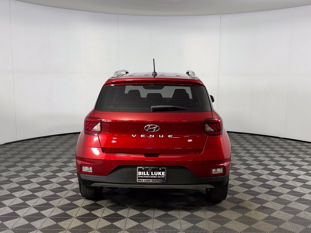 Used 2024 Hyundai Venue Limited FWD image 9