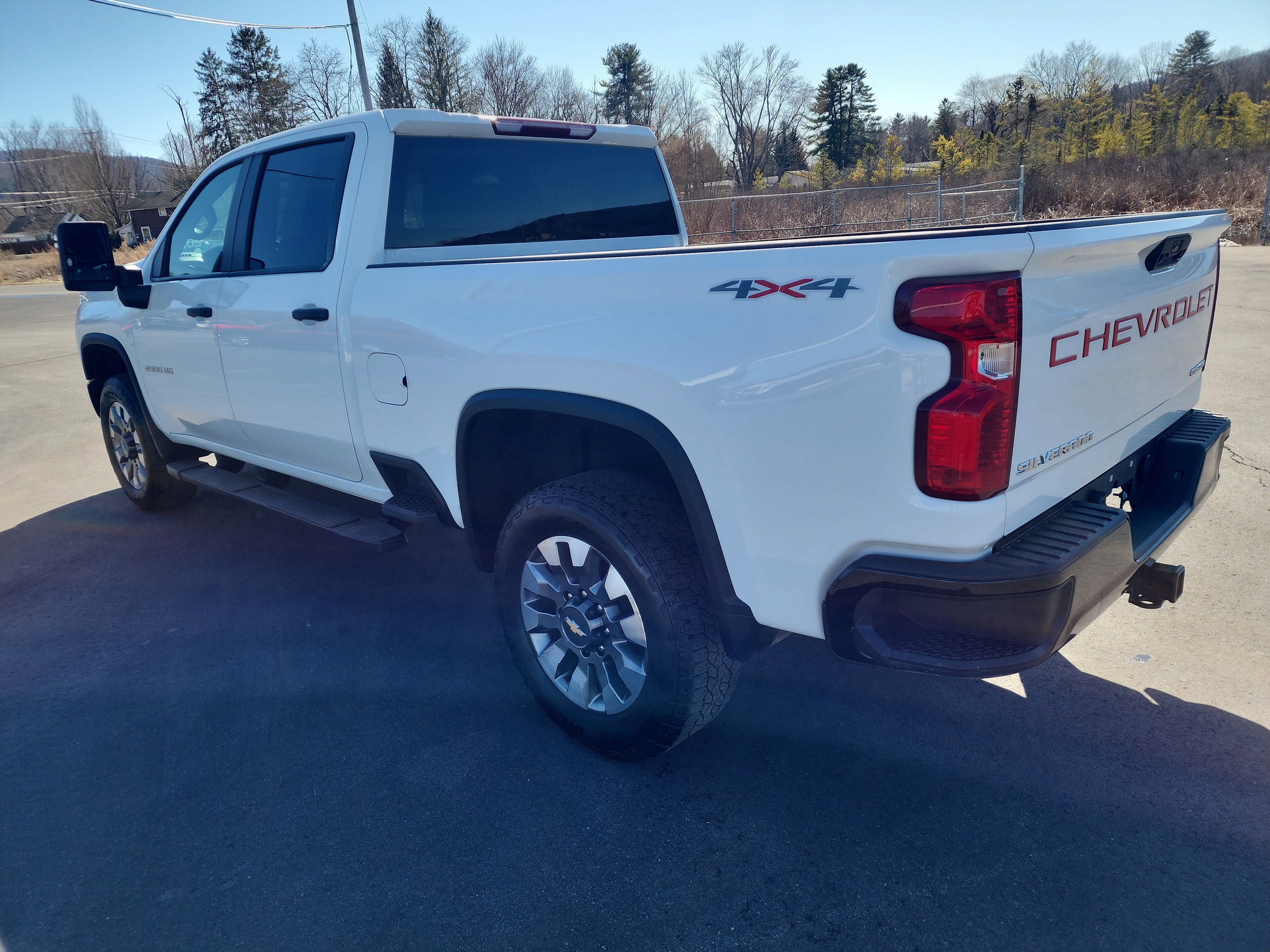 Used 2022 Chevrolet Silverado 2500 Custom w/ Custom Value Package image 6