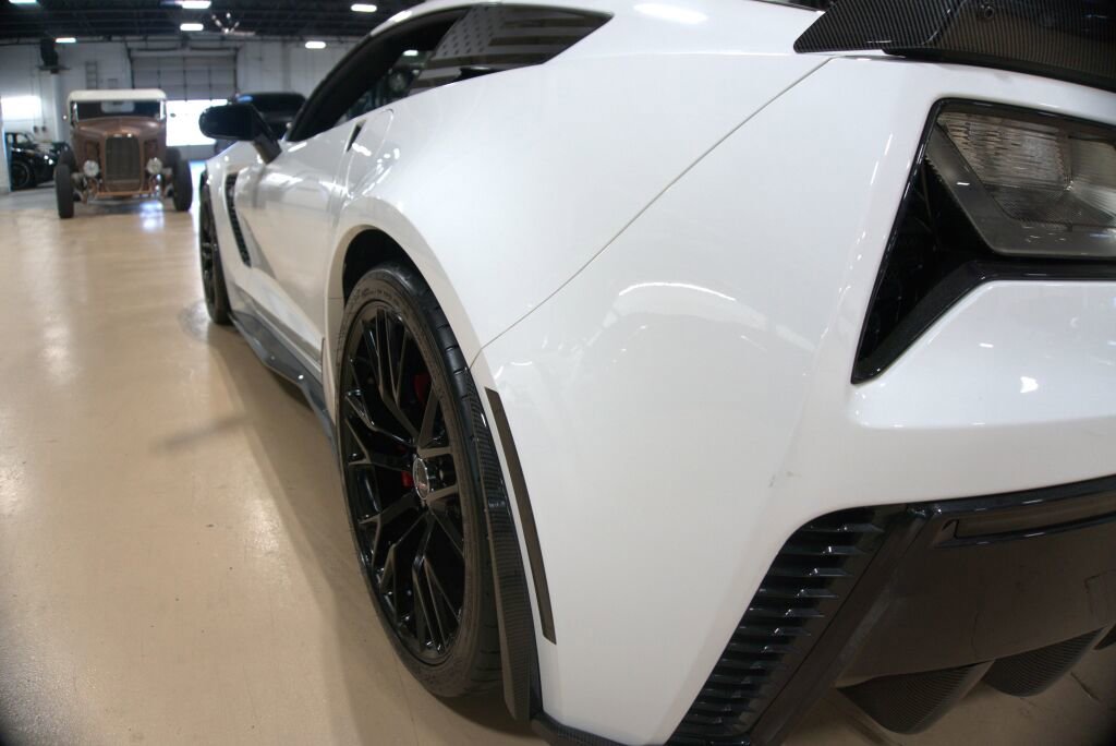 Used 2015 Chevrolet Corvette Z06 w/ 3LZ Preferred Equipment Group image 18