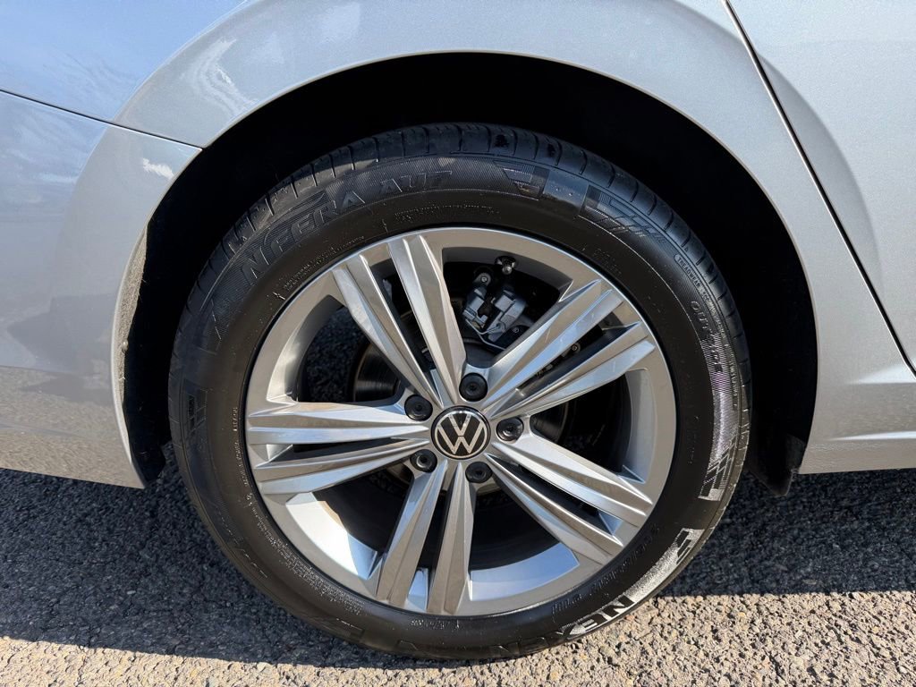 Used 2024 Volkswagen Jetta SE image 10