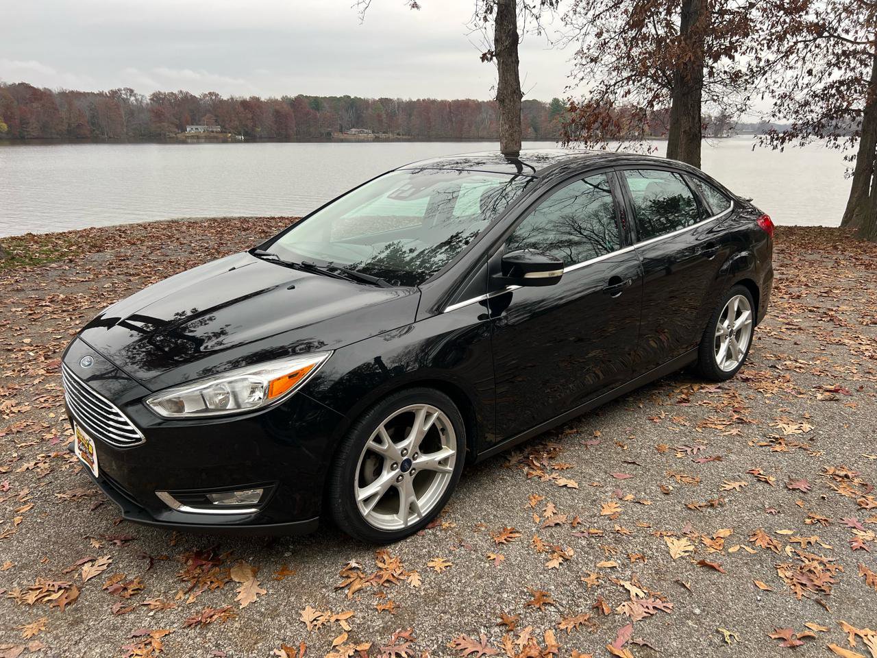 Used 2016 Ford Focus Titanium w/ Titanium Technology Package image 2