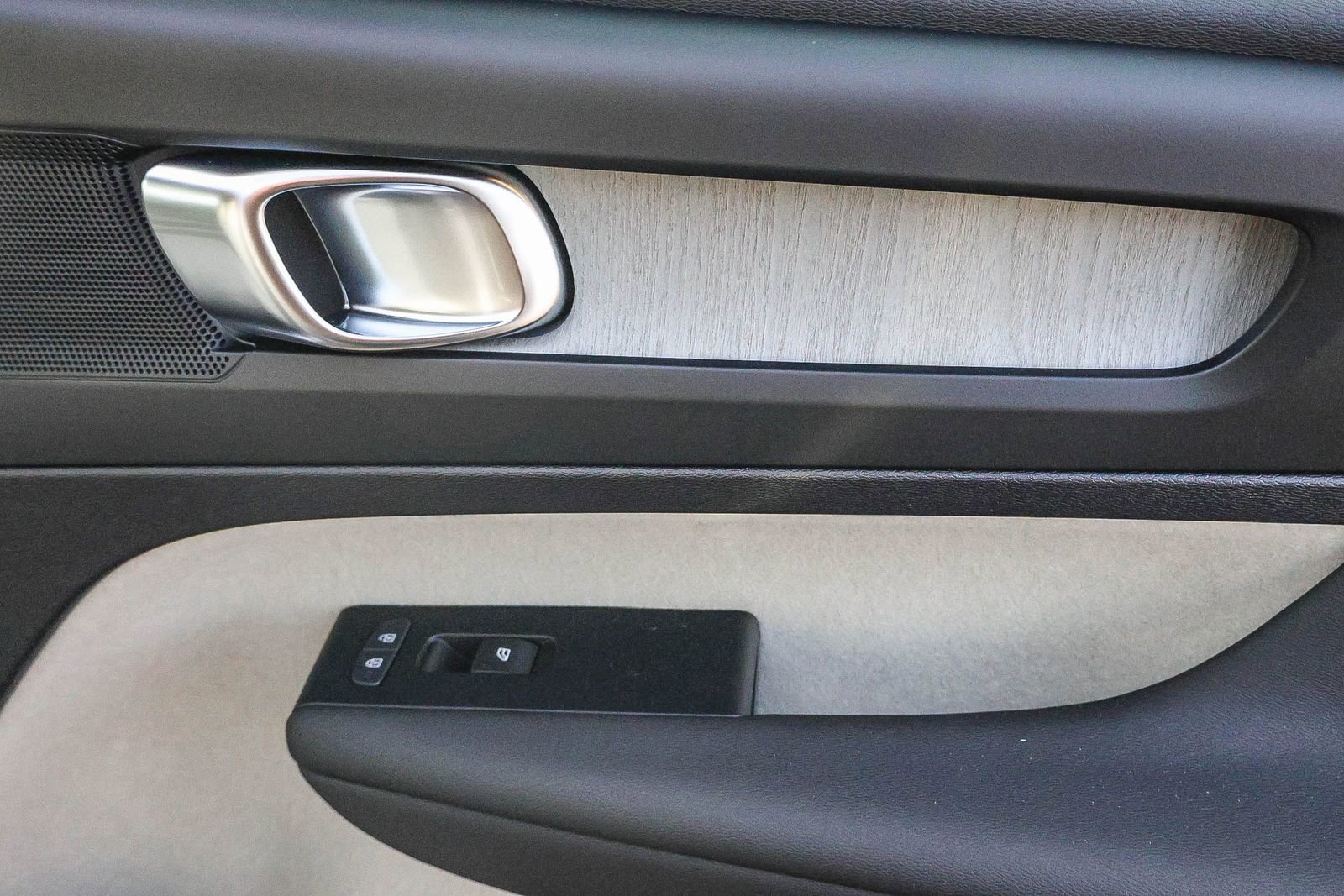 New 2026 Volvo XC40 B4 Plus w/ Climate Package FWD image 18