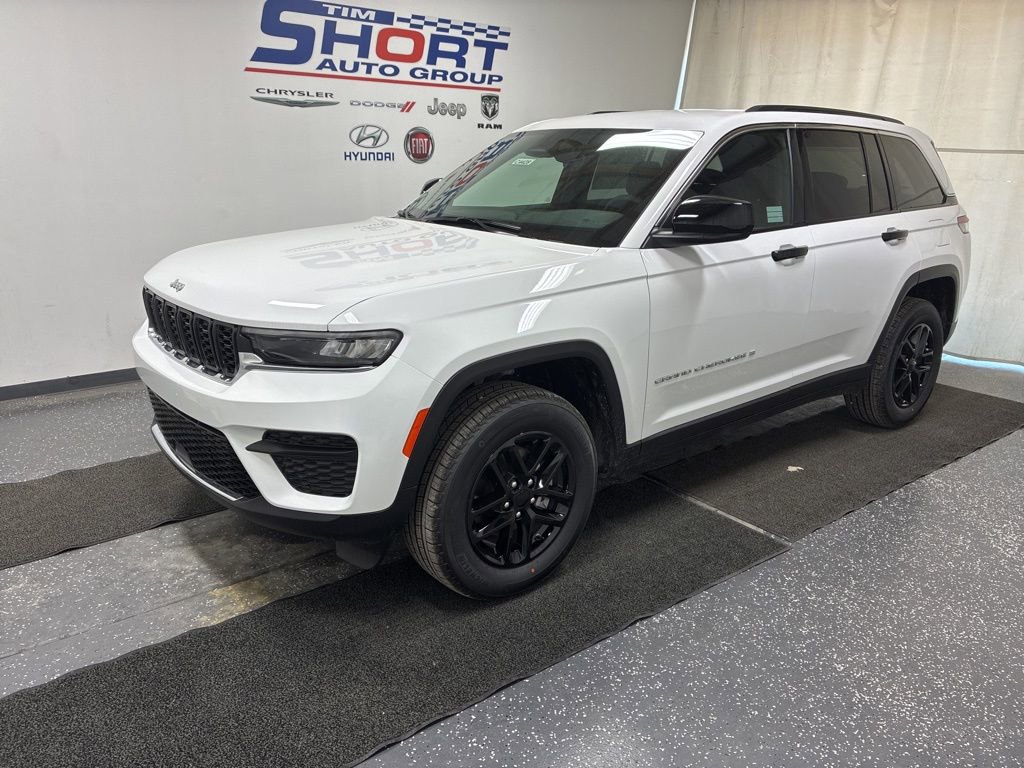 New 2026 Jeep Grand Cherokee Laredo w/ Trailer Tow Package AWD/4WD image 1