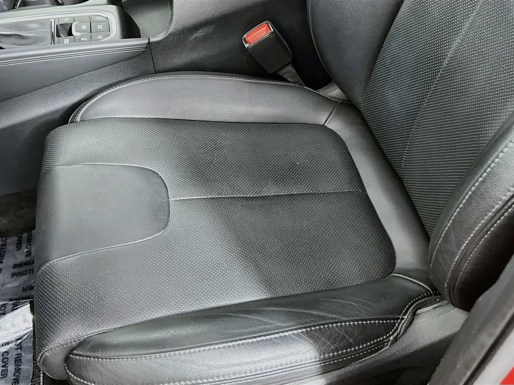 Used 2020 Hyundai Santa Fe Limited AWD/4WD image 19