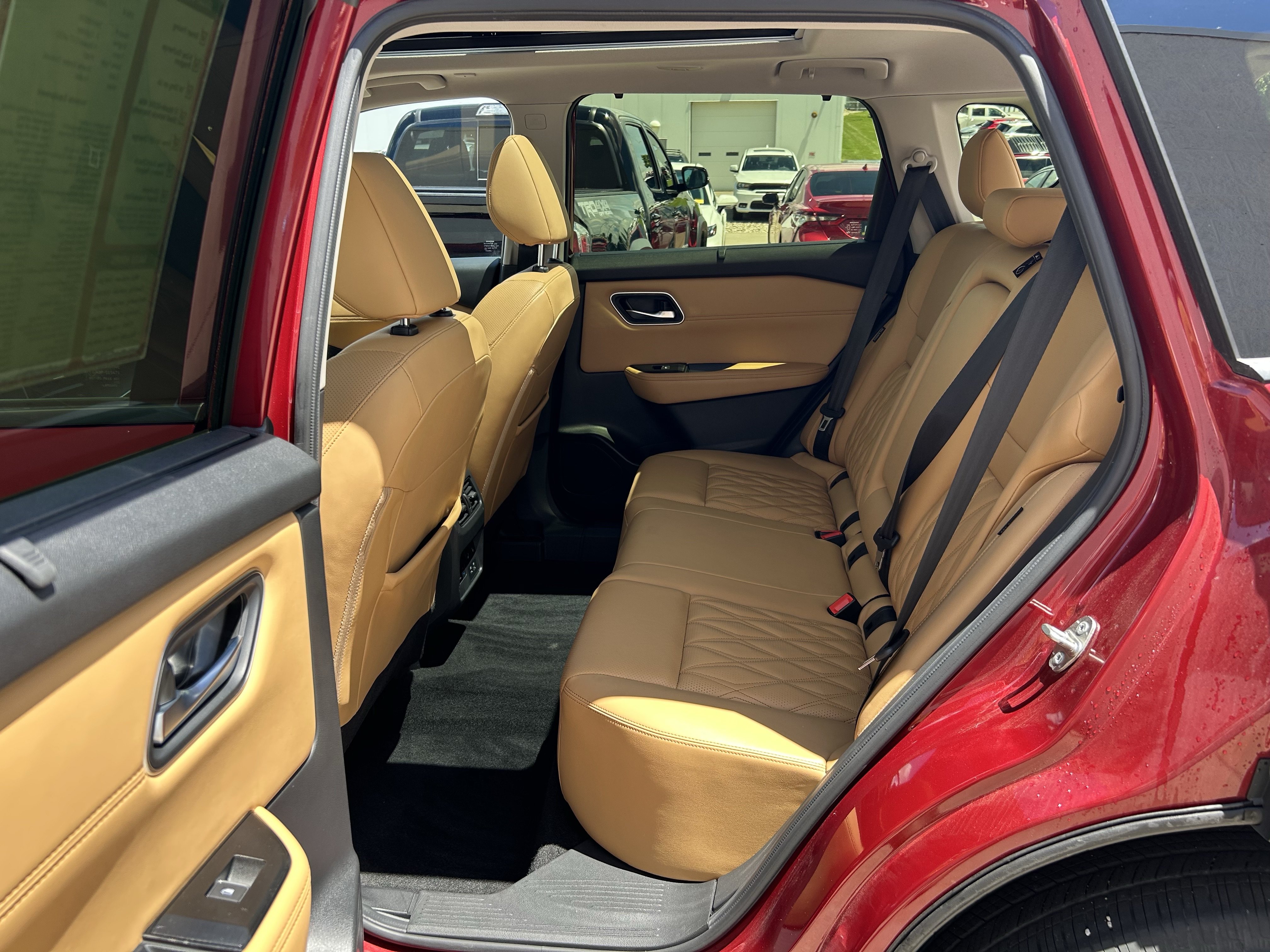 Used 2023 Nissan Rogue Platinum w/ Platinum Premium Package FWD image 17