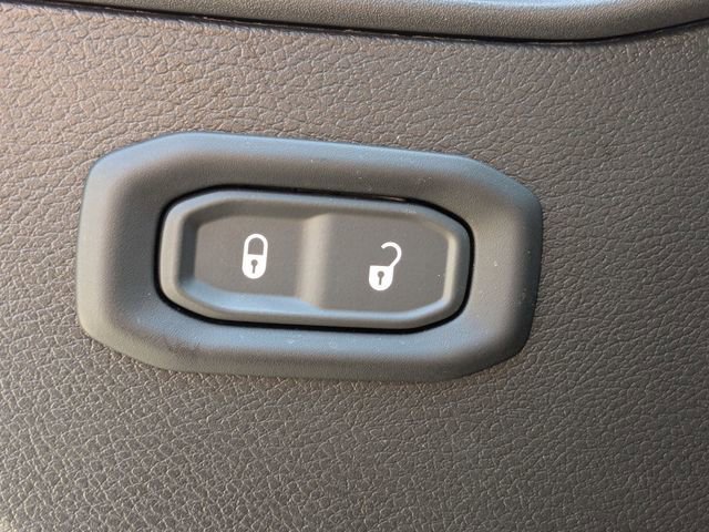 Used 2024 Jeep Gladiator Rubicon w/ Safety Group AWD/4WD image 12