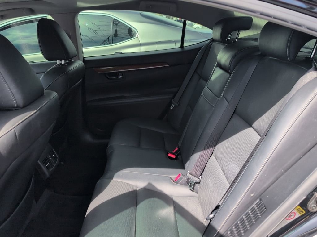 Used 2015 Lexus ES 300h w/ Premium Package w/Bamboo Trim image 7