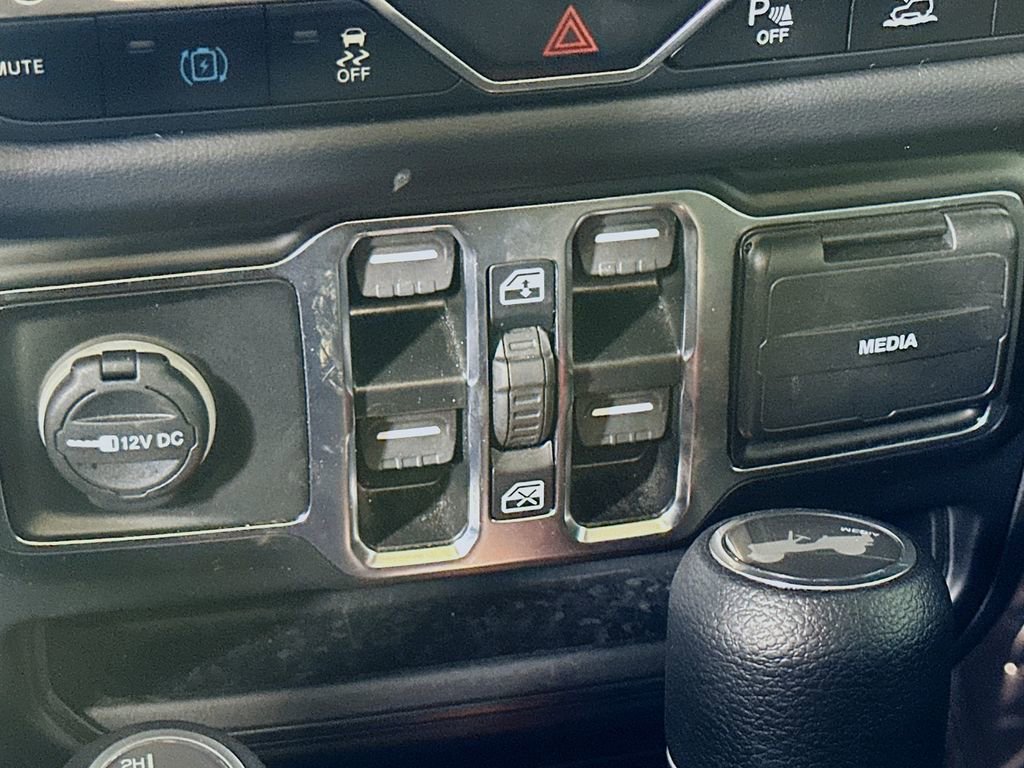 Used 2025 Jeep Wrangler Unlimited Sahara w/ Safety Group image 31