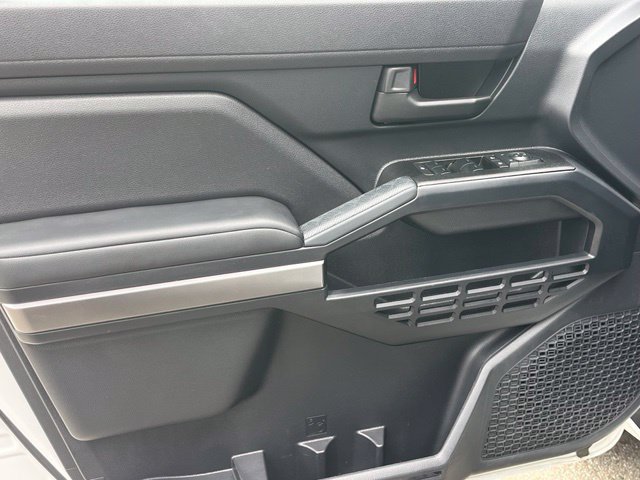 Used 2025 Toyota 4Runner SR5 AWD/4WD image 9