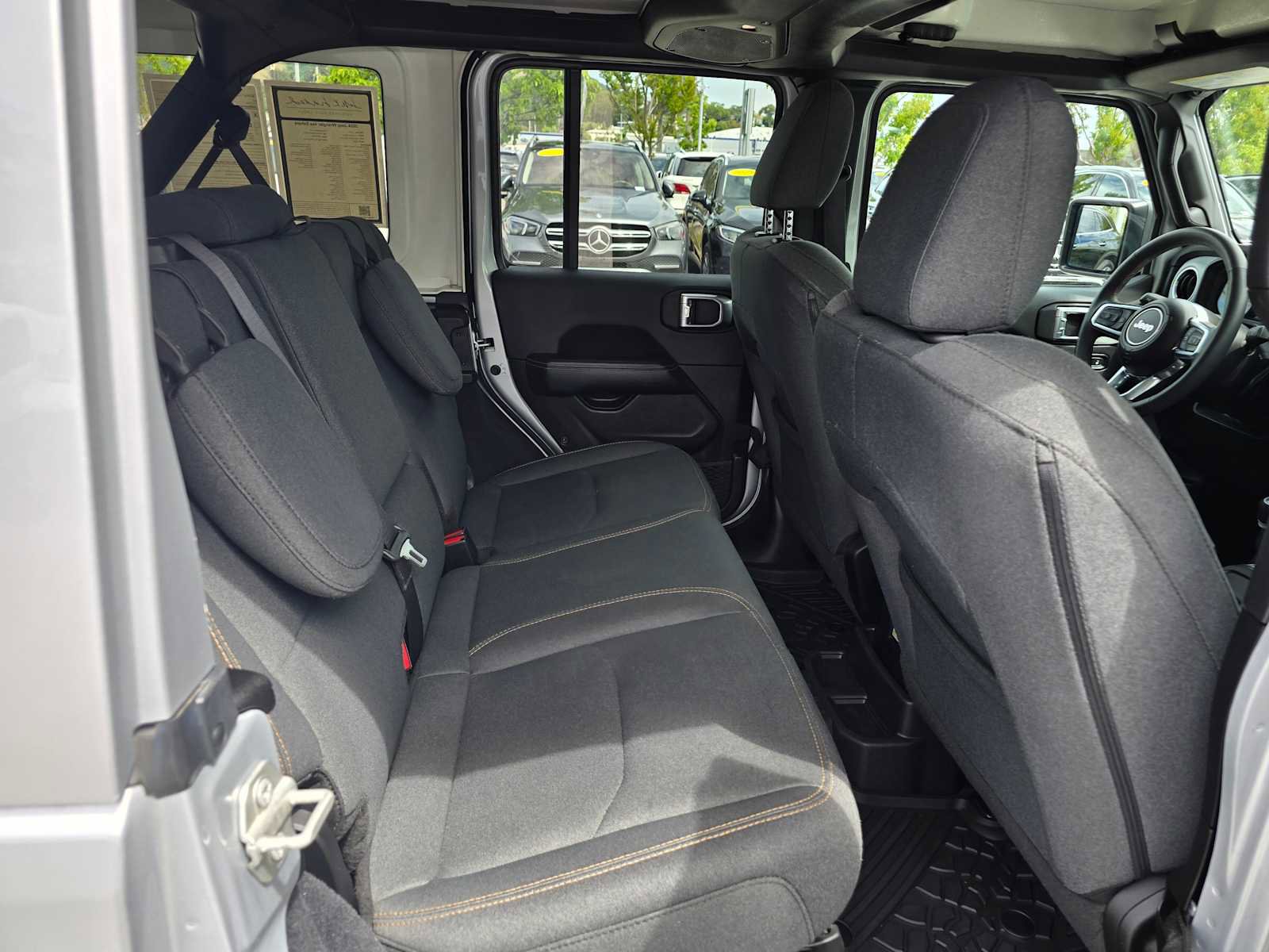 Used 2024 Jeep Wrangler Unlimited Sahara AWD/4WD image 13