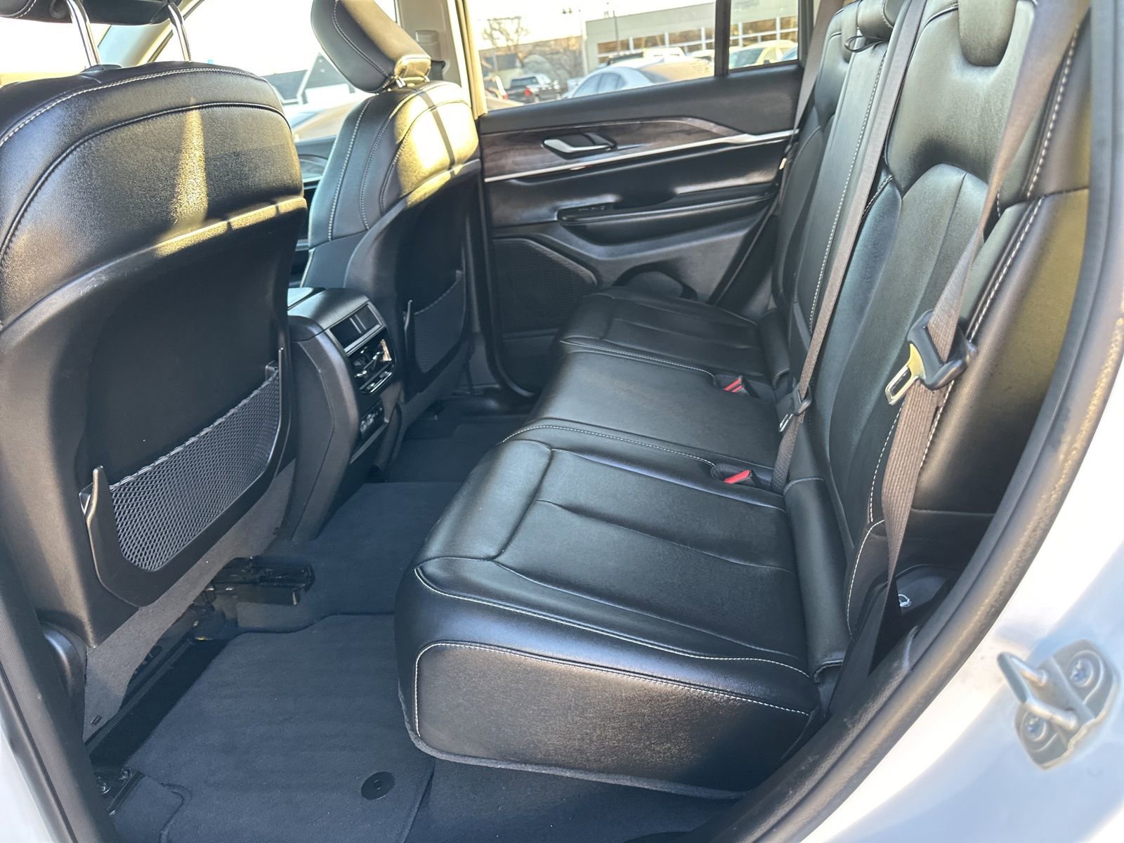 Used 2023 Jeep Grand Cherokee Limited image 23