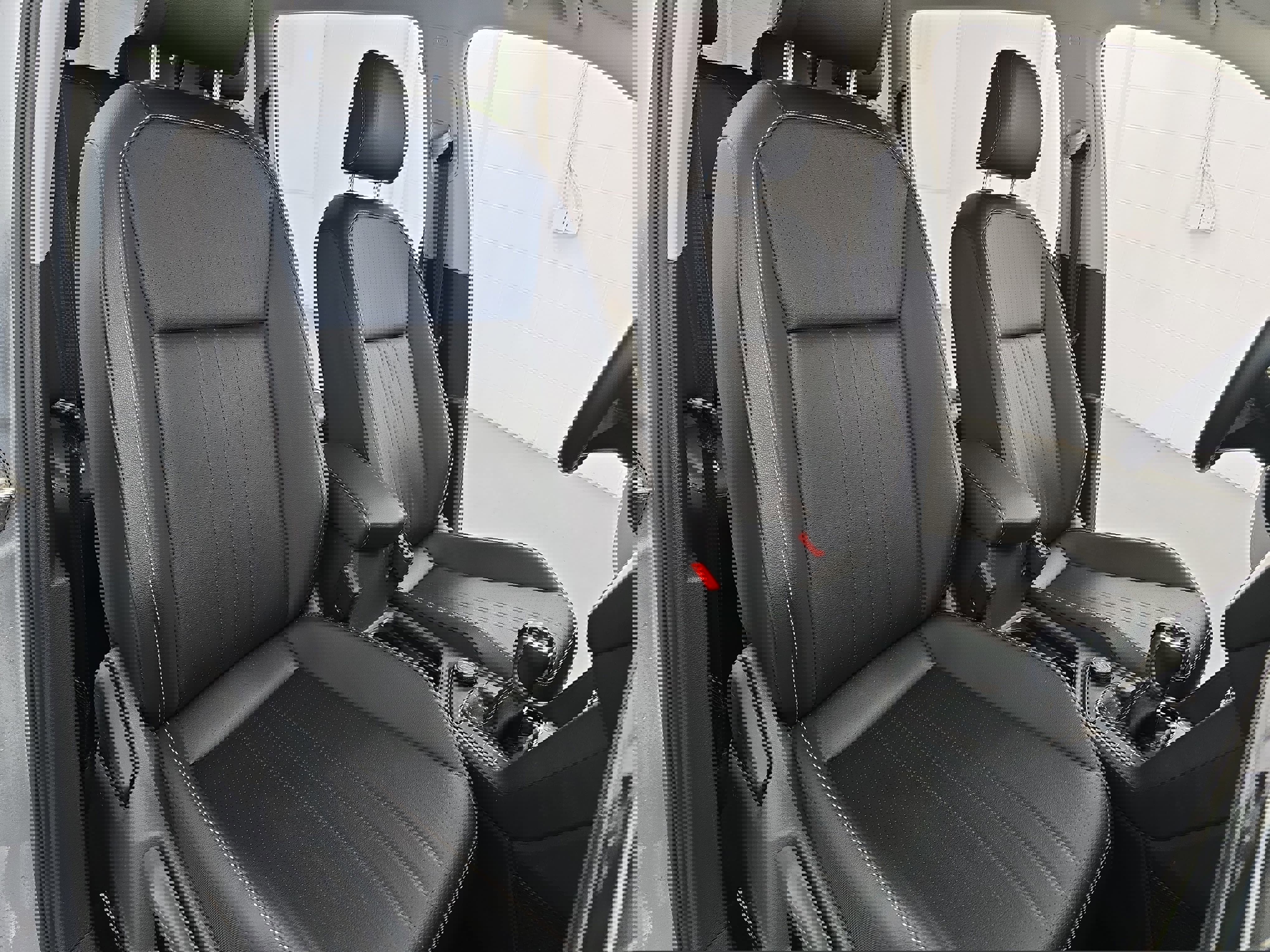 Certified 2022 Volkswagen Tiguan SE w/ Panoramic Sunroof Package image 10