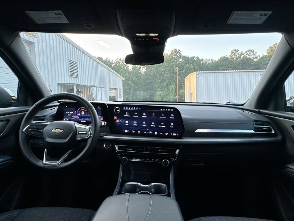 Used 2025 Chevrolet Traverse LT FWD image 31